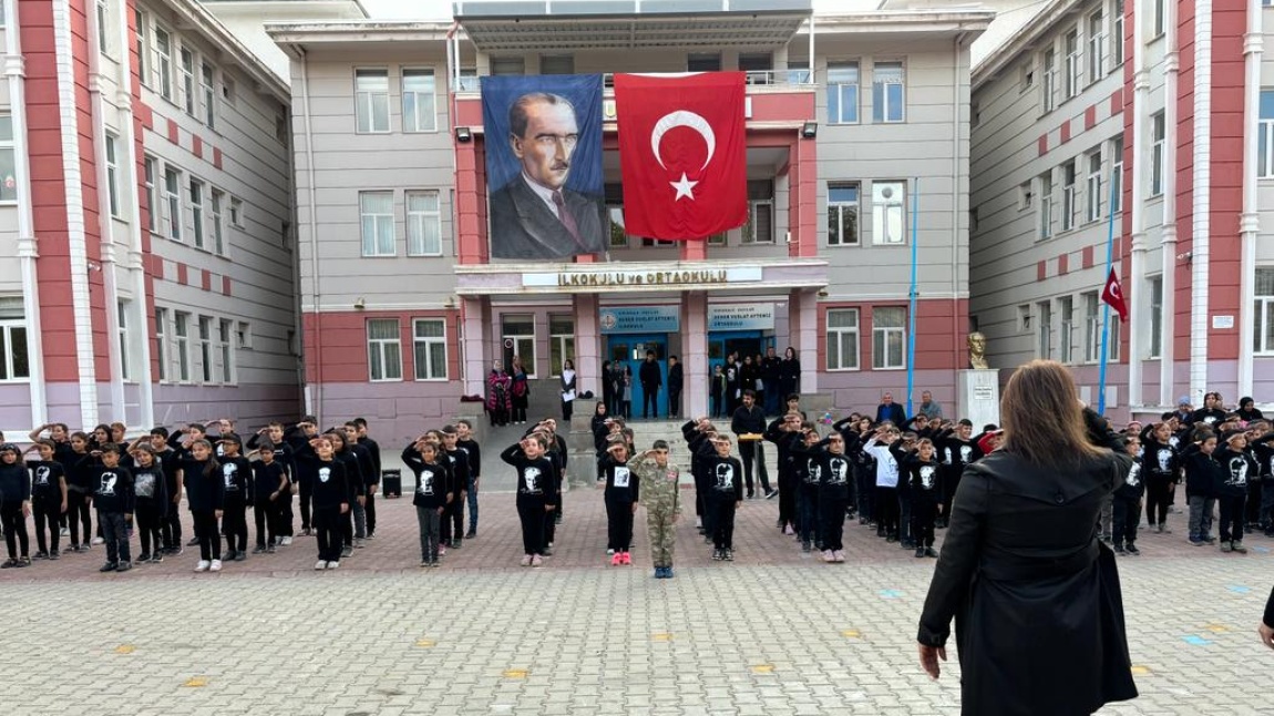 Okulumuzda 10 Kasım Atatürk'ü Anma Programı Düzenlendi