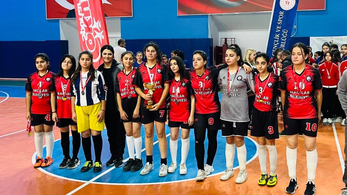 Kızlar Futsal Turnuvasında İL 2.(İkinci) Olarak Tamamladık.